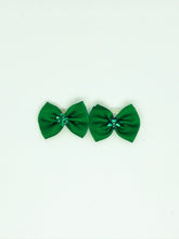 Load image into Gallery viewer, St Patrick&#39;s Dog Bows